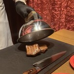 お肉屋 けいすけ 三男坊 - 寝かされる厚切り牛タン