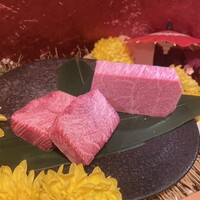 お肉屋 けいすけ 三男坊 - タン元厚切り、極上焼き(シャトーブリアン)