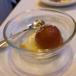 インディアンレストラン西麻布 by KENBOKKE - 濃縮乳と小麦粉ボールを揚げてシロップ漬に！癖になる甘さ♪