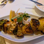 インディアンレストラン西麻布 by KENBOKKE - ゴロゴロ野菜のこんがりタンドール　香り高い！