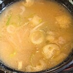 とんかつ翁 - 豚汁。
      しつこくないお味。