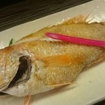 能登 - 丸々太ったノドグロの塩焼き