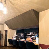 ボッテゴン - 店内(カウンターに大きなサーロインが！)