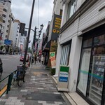 デリー - 黄色みが少なくてぱっと見て気付くレベルではないです。