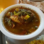 インディアン・レストラン　ロタ - サバと小松菜のカレー