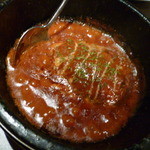 牛の恵 - 【手作りハンバーグ（石焼デミソース煮込み）】