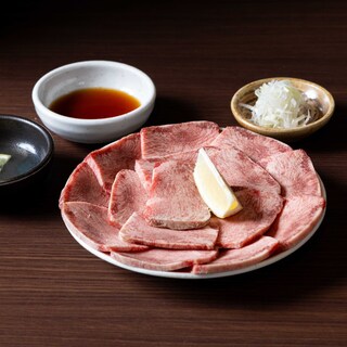 希少なハラミ、タン等もコース、盛り合わせで