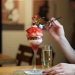 夜パフェ専門店パフェテリア　ベル - 