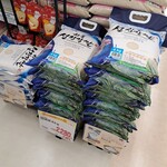 平和堂 - 特売価格の韓国米。４キロです。手持ちの付いたお米の袋。韓国商品って良く考えられてます。