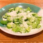 日本酒 ト ワイン 岡野 - そら豆のチーズがけ