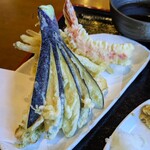 手打ちうどん 自遊席 - 季節の天ぷら盛り合わせ