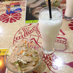 ランチ サラダ ラッシー