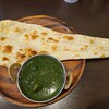 Govinda Curry Bar - ほうれん草と豚ばらのカレー、ナン