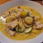ヴァンティミリア - 鶏肉とズッキーニのココナッツソースパスタ