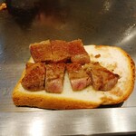 南海グリル - パンに肉汁を