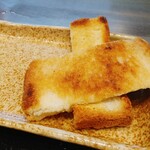 南海グリル - パンをバターで焼いて