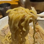 大島 - 中太縮れ麺箸あげ