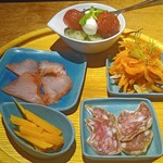 茅場町食堂 History by moto since 2010 - 前菜おつまみ5種 (ミニトマトカプレーゼ、鮪生ハムなど5種)
