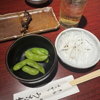 新宿うな鐵 はなれ - お通しとハイボールときも焼き