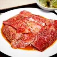 馬車道 de 焼肉 DOURAKU CORRIDA 北仲ブリック＆ホワイト店 - 黒毛和牛カルビ（お肉1.5倍）