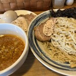 中華蕎麦 はざま - 「豚出汁と背脂のつけそば」1000円　大盛り（+150円）にして、煮卵（150円）とチャーシュー（300円）追加。
