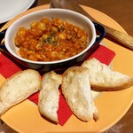 キールズ・バーハウス アオバダイ - ニース風チリコンカルネ880円　ひよこ豆たくさん