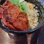 麺屋 京介 - 2025.7ロース、鶏むねを刻み入れたチーズトマト丼