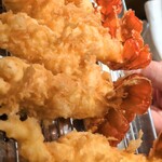新日本料理おぶね - 大ぶりな伊勢海老の天ぷら。この後に "伊勢海老の天丼” になります ♬♪