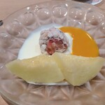 新日本料理おぶね - 甘味：おぶねオリジナル 白くまトリュフ。 マンゴーとミルクソース、袋井産マスクメロン。