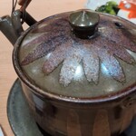 新日本料理おぶね - 留椀代わり：鱧と木の子の土瓶蒸し、三つ葉と酢橘を添えてあります。