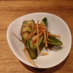 幸せのはし - きゅうりと生姜と糸唐辛子の浅漬け(お通し)