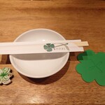 幸せのはし - 四葉のクローバーで統一されているおもてなし