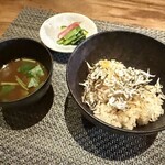 鉄板焼き 恵伝 - ガーリックライス