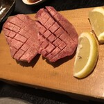 焼肉 福ちゃん 二代目 翔 - 看板のお肉、見るからに美味しそうです。