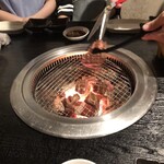 焼肉 福ちゃん 二代目 翔 - カットもしてくれるので、みんなで楽しめました。