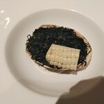 分とく山 - アワビの岩のり載せ　海苔と肝ソースがお酒を欲します。アワビもプリプリで絶妙でした。