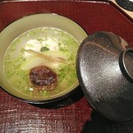 分とく山 - ハモのお吸い物　美味しさはもちろんですが、瓜の爽やかさが夏らしさを感じさせます。
