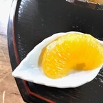 そば処ささや - 一房じゃ物足りない夏みかん
