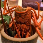 新日本料理おぶね - 大きな伊勢海老のトリュフ天丼を半分程頂いた後に、伊勢海老の味噌だしをかけて味変を楽しみます ♪♬