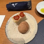 日本のイタリア料理店 sai - トマトのフォカッチャ 玉ねぎのパン