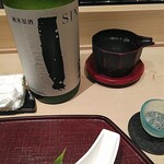 分とく山 - 八海山　辛口でお願いしたらこれをいただきました。