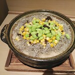 分とく山 - 炊き込みご飯　出汁の効いたご飯をベースにじゃこの塩気と食感、枝豆の甘さとちょっとした苦味、コーンの甘さ、山椒の清涼感が、混ぜご飯にすることでバランスが変わり、一口ごとに味が変わる素晴らしい一品でした。
