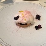 Astrance - ブラックベリー、無花果にメレンゲ