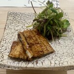鮨 なんば - 焼き穴子　付け合せは胡瓜からサラダに
