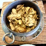 食事処 春日 - マジで鳥がぷりぷり旨みが凝縮、ご飯も米粒立っててとても美味しい