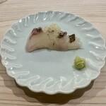 鮨 なんば - 真鯛お造り　フィンガーライム　これも新たな一品　お塩とフィンガーライムで爽やか