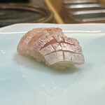 鮨 なんば 日比谷 - 春子鯛　定番の美味しさ　フワフワで口に広がる旨み