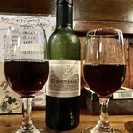 朱楽 - ワイン✨ママさんがわたしの為に入れてくれてます✩⋆*॰¨̮⋆｡˚(///ω///)ﾎﾞｯ✨✨