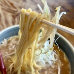中華そば 螢 - ストレート麺にスープがよく絡んでる！