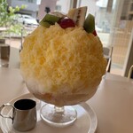 かき氷とパフェmikaku - 中にプリン、クリームも入っていました♡